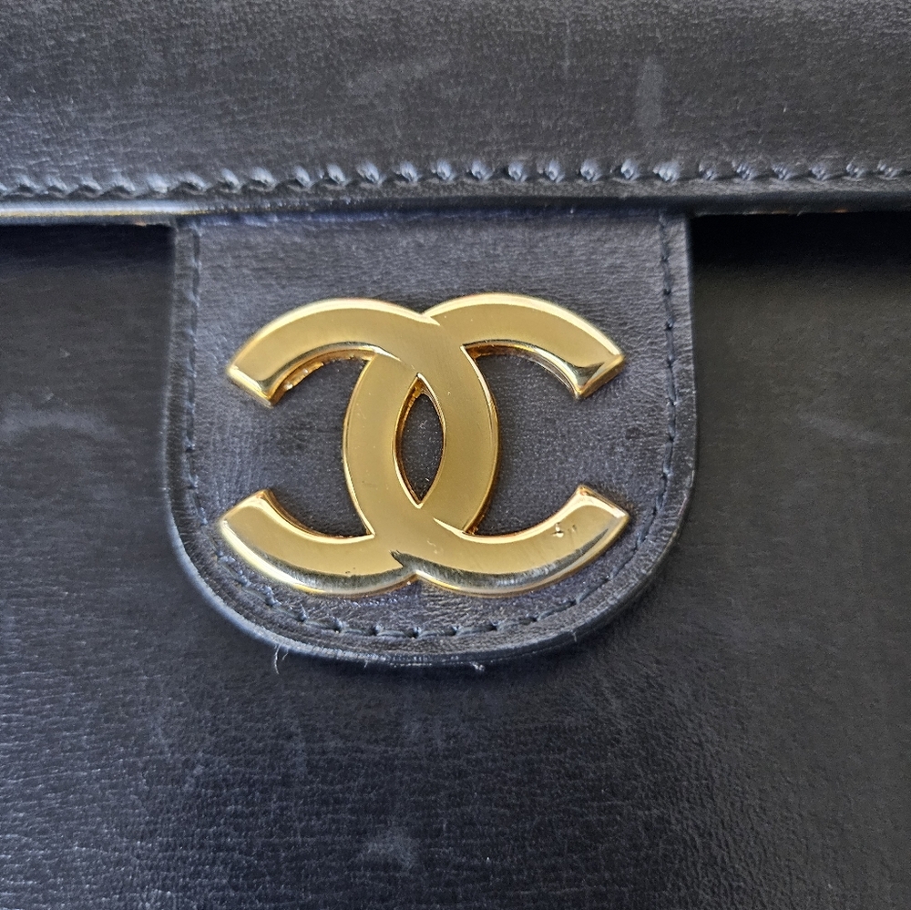 EUC vintage Chanel gold chain purse - Picture 5 of 17